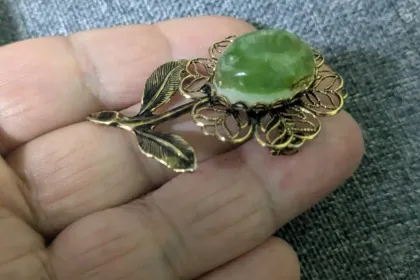 Brooch jigsaw puzzle