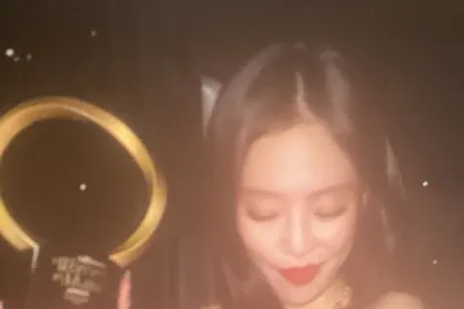 Jennie wins Koreaaaaaa jigsaw puzzle