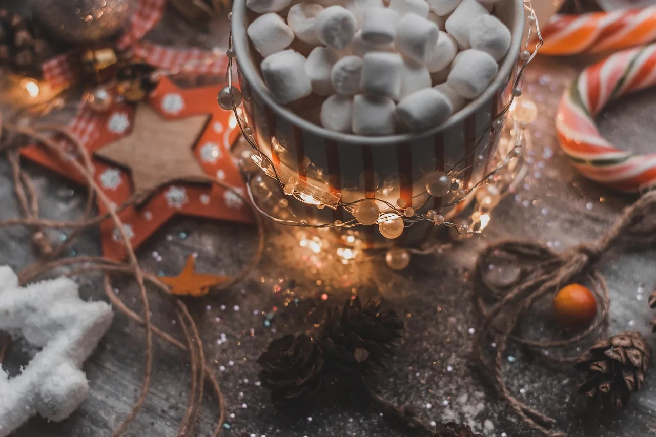 Holiday Hot Chocolate Scene