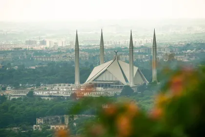 Jigsaw puzzle of Faisal Mosque Panorama