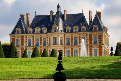 Jigsaw puzzle of Elegant Chateau with Fountain