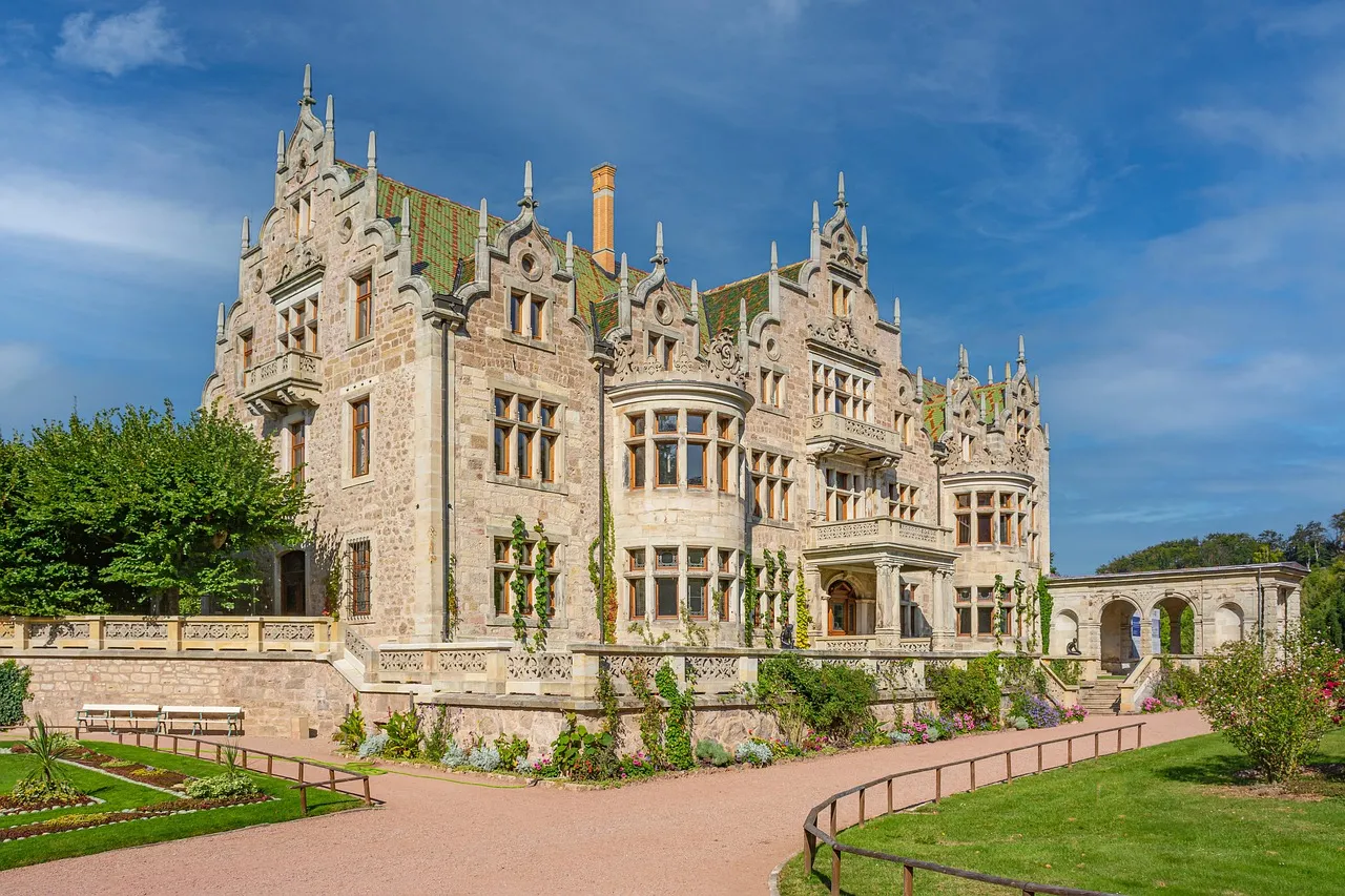 Grand Castle with Gardens