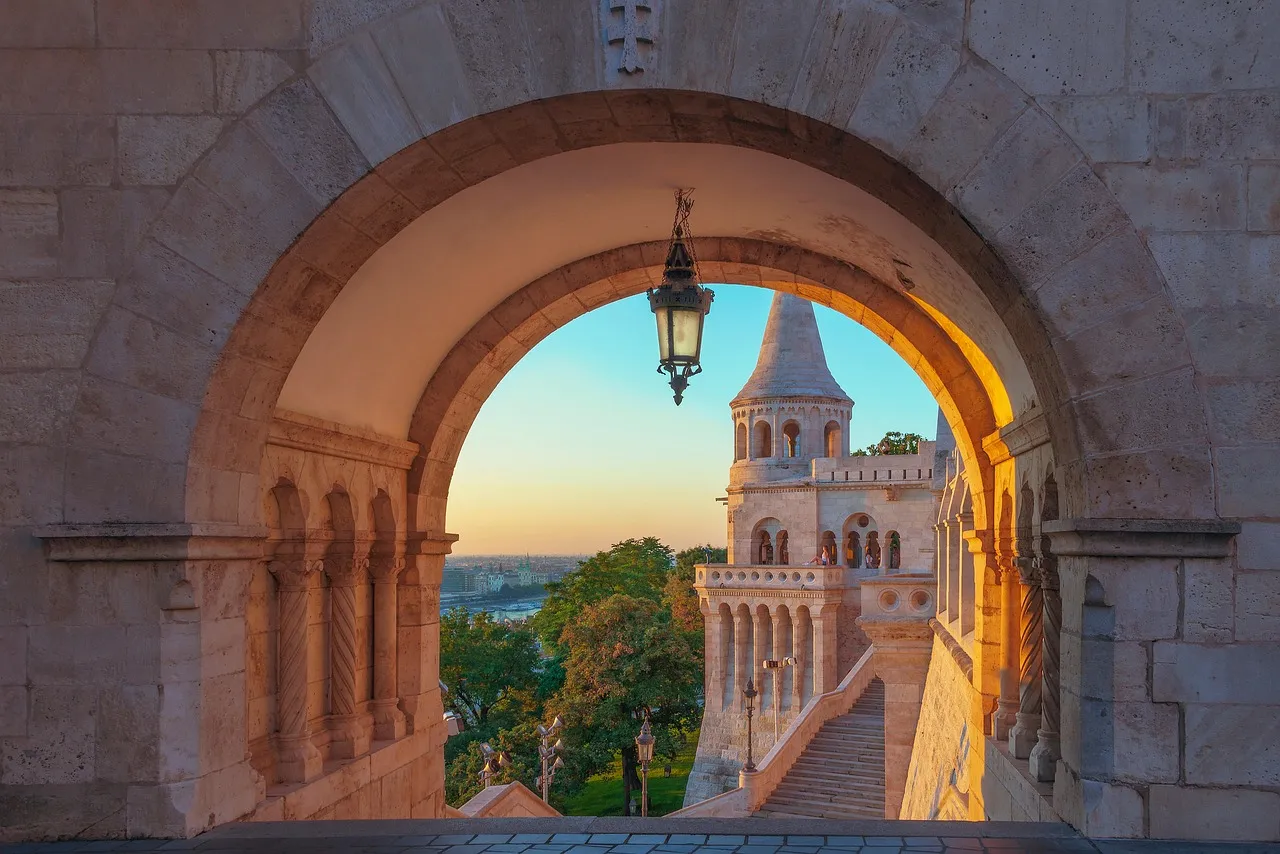 Archway to Castle View