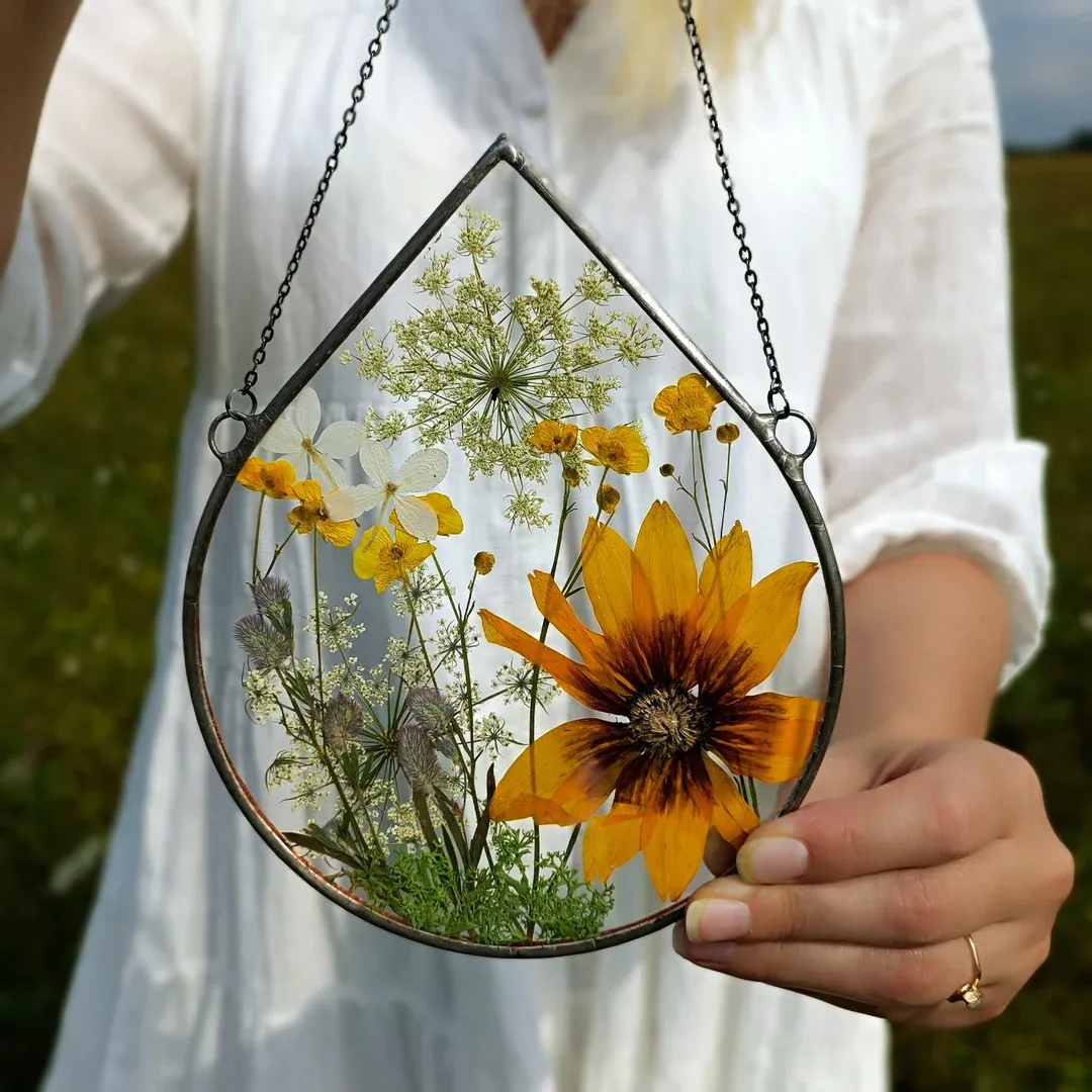 e.g. A flower teardrop