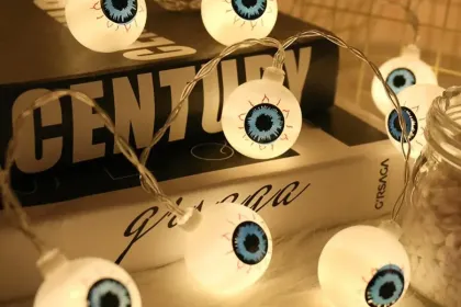 Eys lights on books jigsaw puzzle