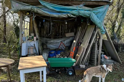 workers shelter jigsaw puzzle