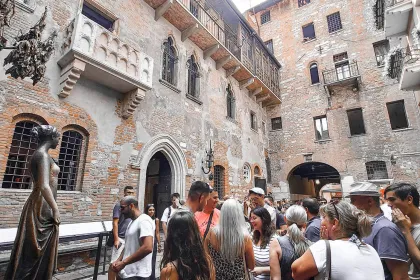 Tourists jigsaw puzzle